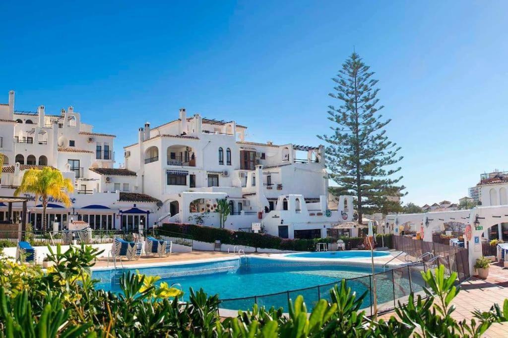 Elegant 2-bedroom With Beautiful Views Appartamento *