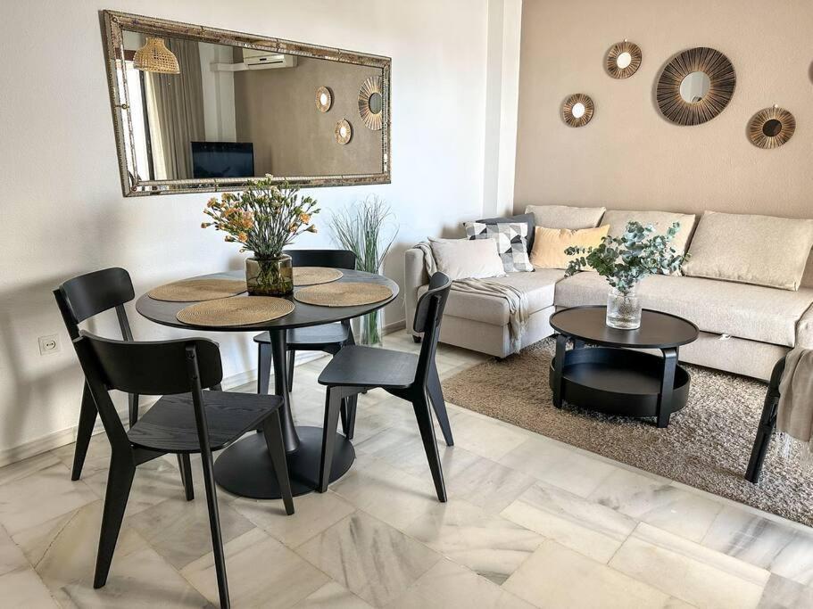 Elegant 2-bedroom With Beautiful Views Appartamento Benalmádena