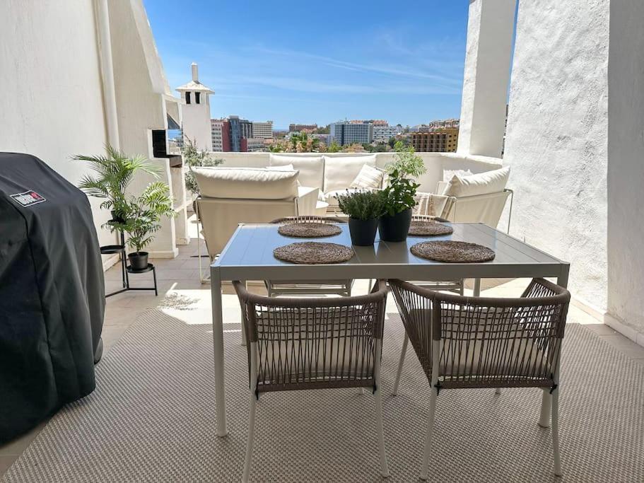 Elegant 2-bedroom With Beautiful Views Appartamento *